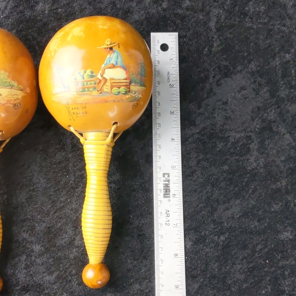 Vintage Handpainted Mexican maracas - Picture 6 of 7